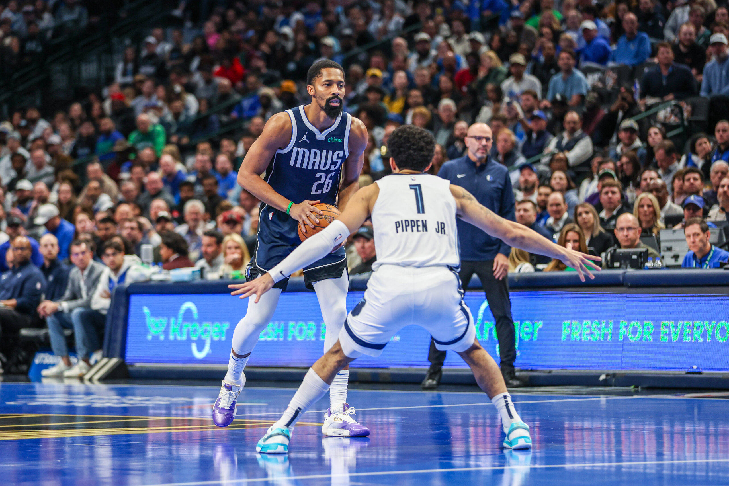 四犯危机 + 无视核心传球！火箭得州内战先扬后抑，KD 满脸不解成缩影