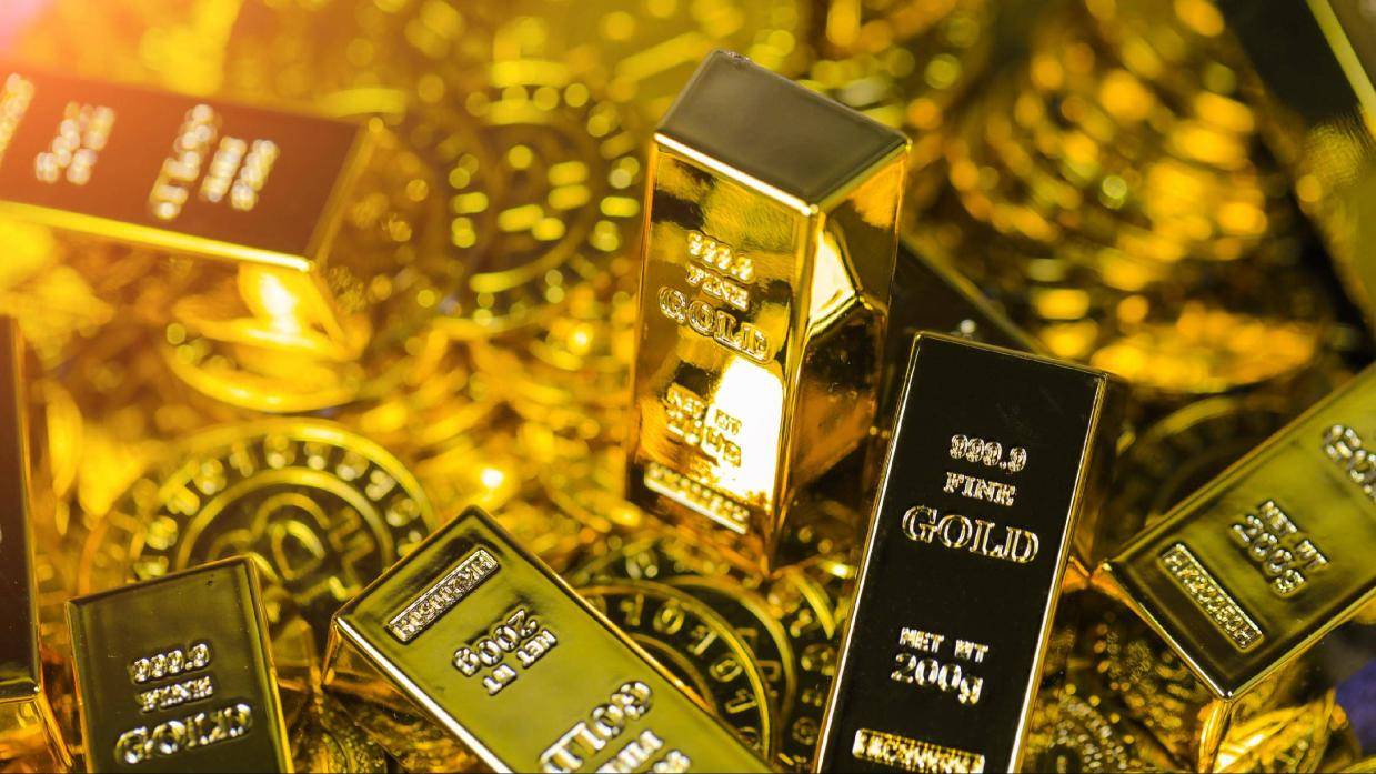 黄金牛市还能走多远？金价年内暴涨25%超美股比特币，首饰金破千元，银行一年三抬投资门槛_搜狐网