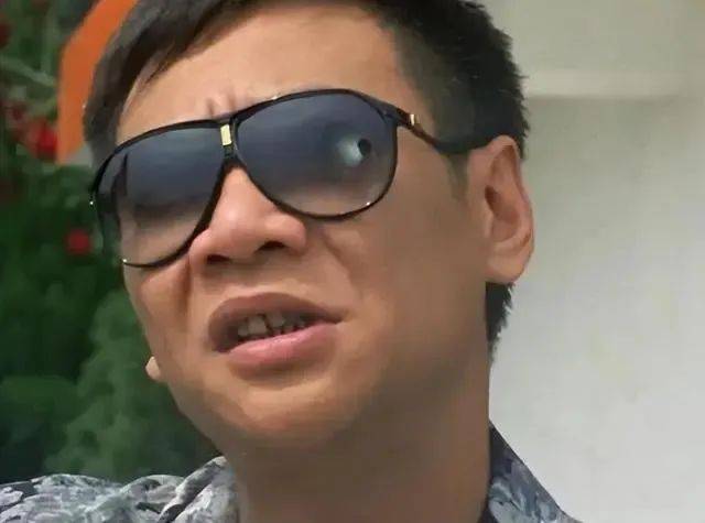 演员何家驹:3天输掉千万身家,临终前只剩几百块,死后无人送终