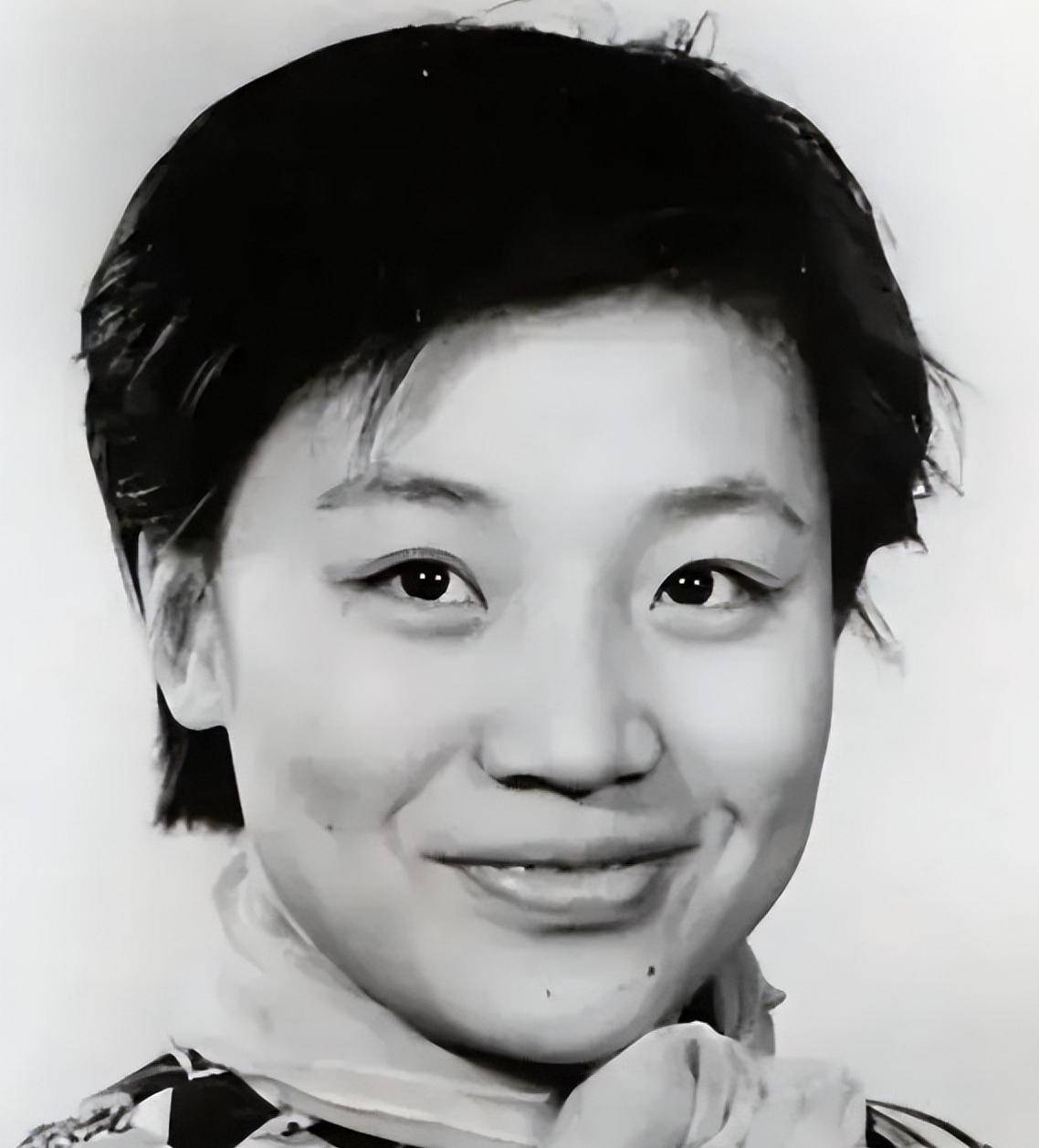 小香玉,嫁小5岁丈夫,43岁高龄生子,前夫王为念依旧单身