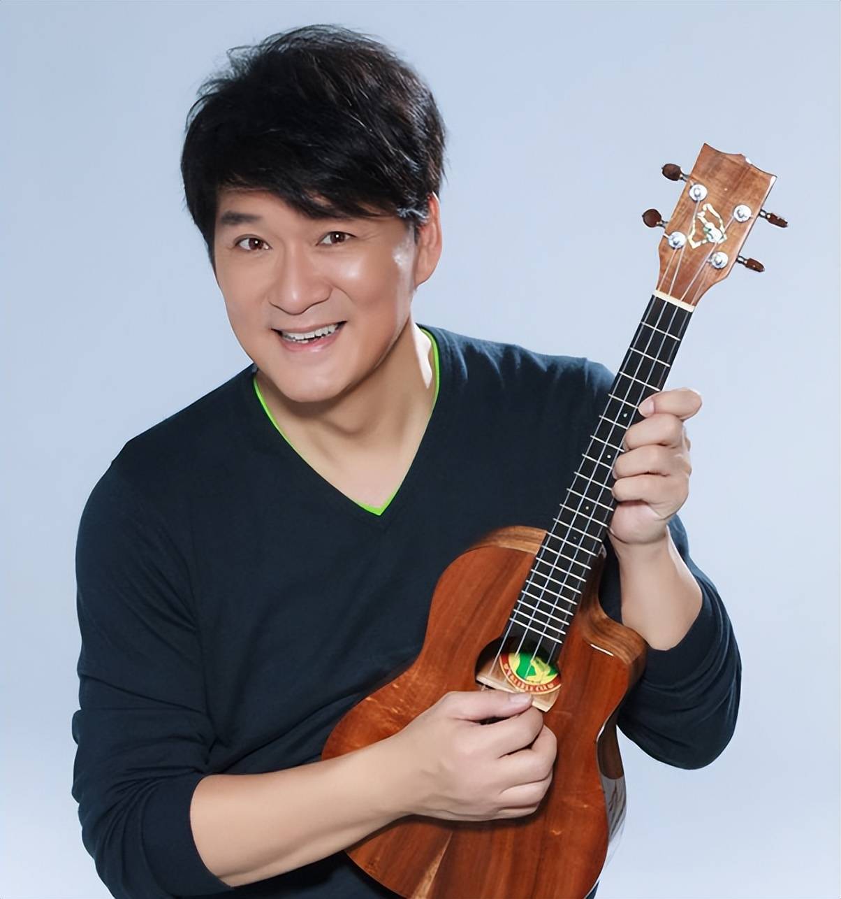 周华健宠爱妻子38年,尽管外界笑称母子,背后有何独特魅力?