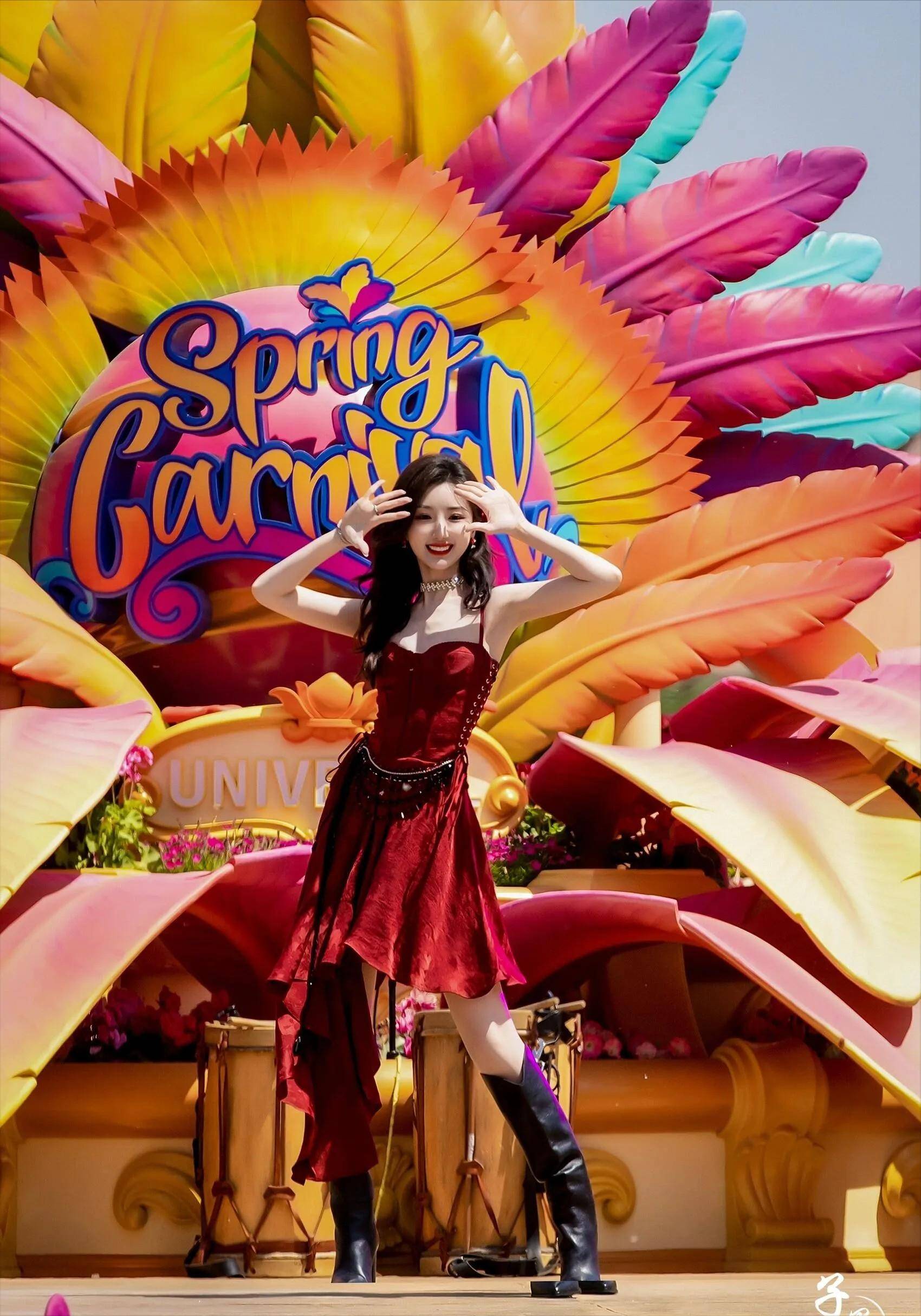 毛晓彤依靠的不是绯闻,不是炒作,而是一部部作品,一场场舞蹈,自己活成