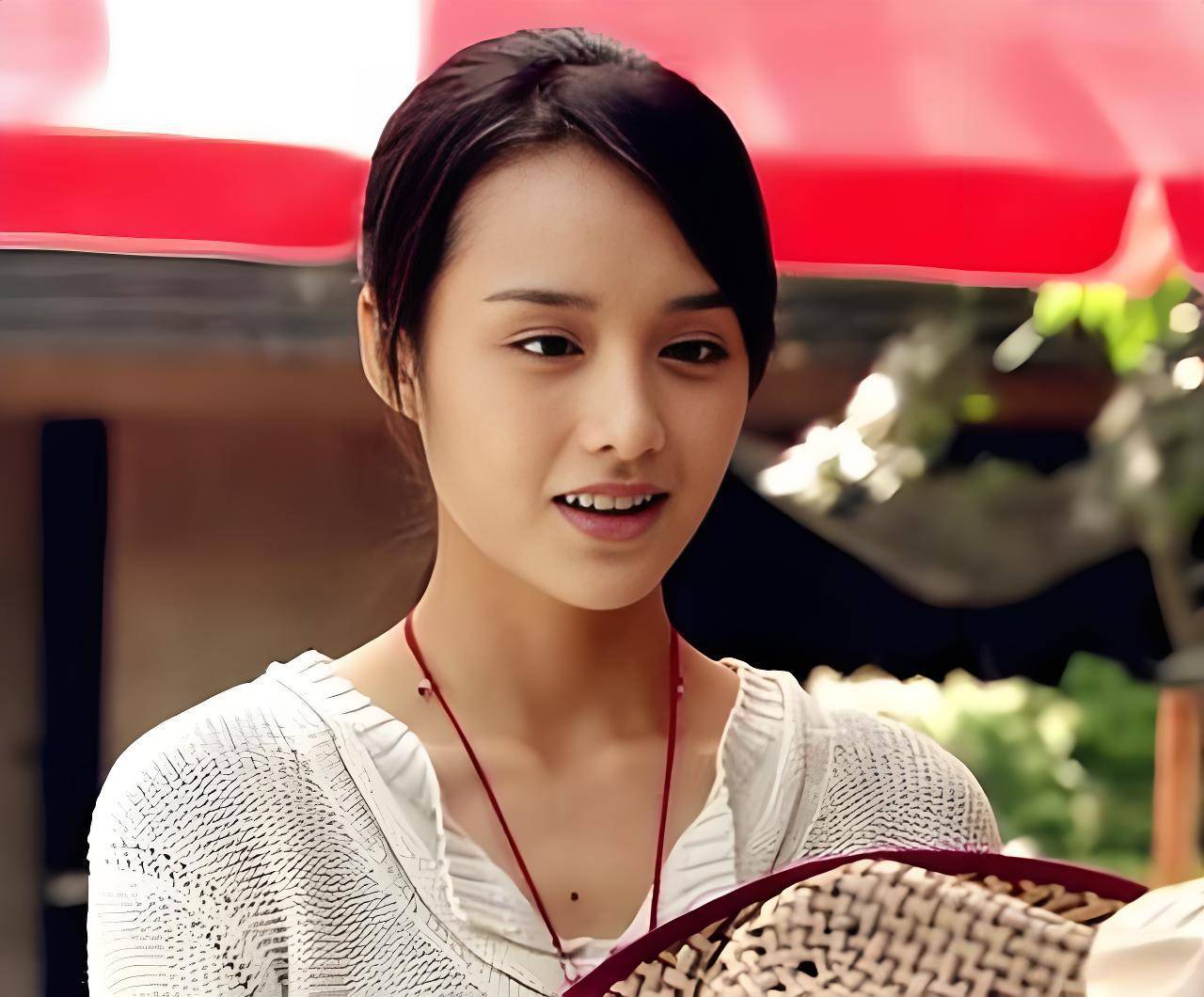 饶敏莉:17岁登春晚,影帝"包养"12年,如今选择离婚