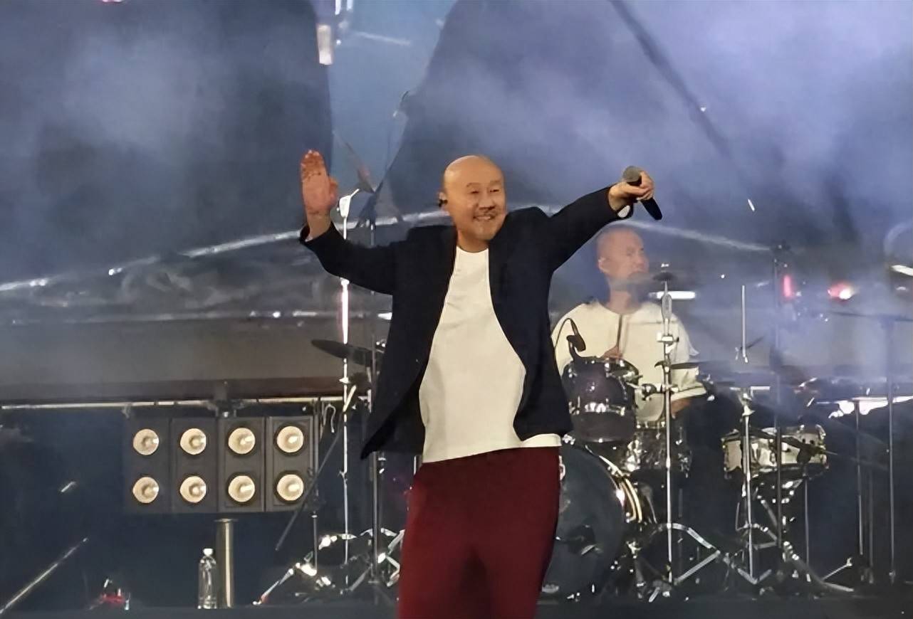 "草原歌手"腾格尔:喝酒败尽家产,妻离女逝,他如今后悔了吗?