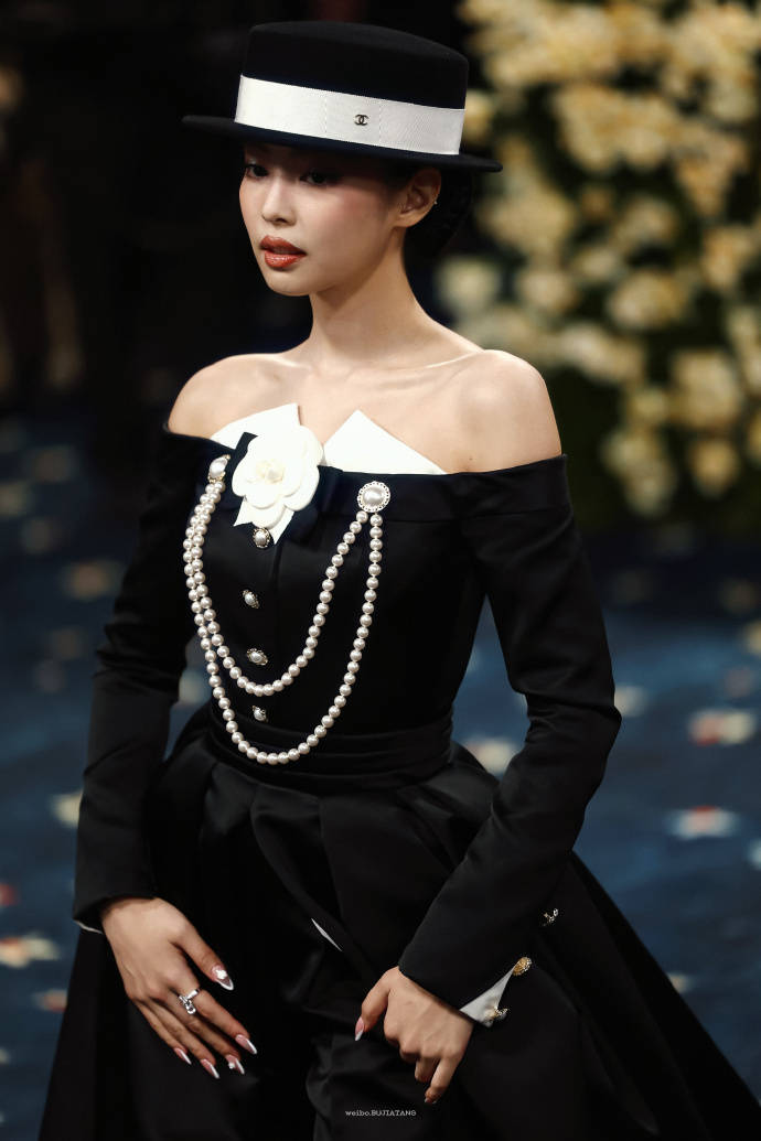 Jennie连续三年出席MetGala,获海外媒体盛赞插图5 Jennie连续三年出席MetGala,获海外媒体盛赞插图5