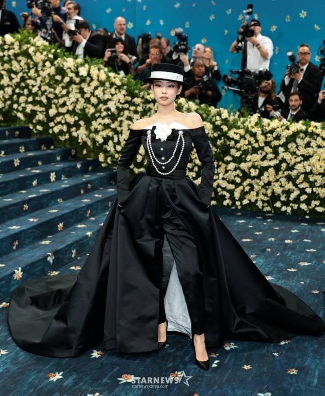 Jennie连续三年出席MetGala,获海外媒体盛赞插图12 Jennie连续三年出席MetGala,获海外媒体盛赞插图12