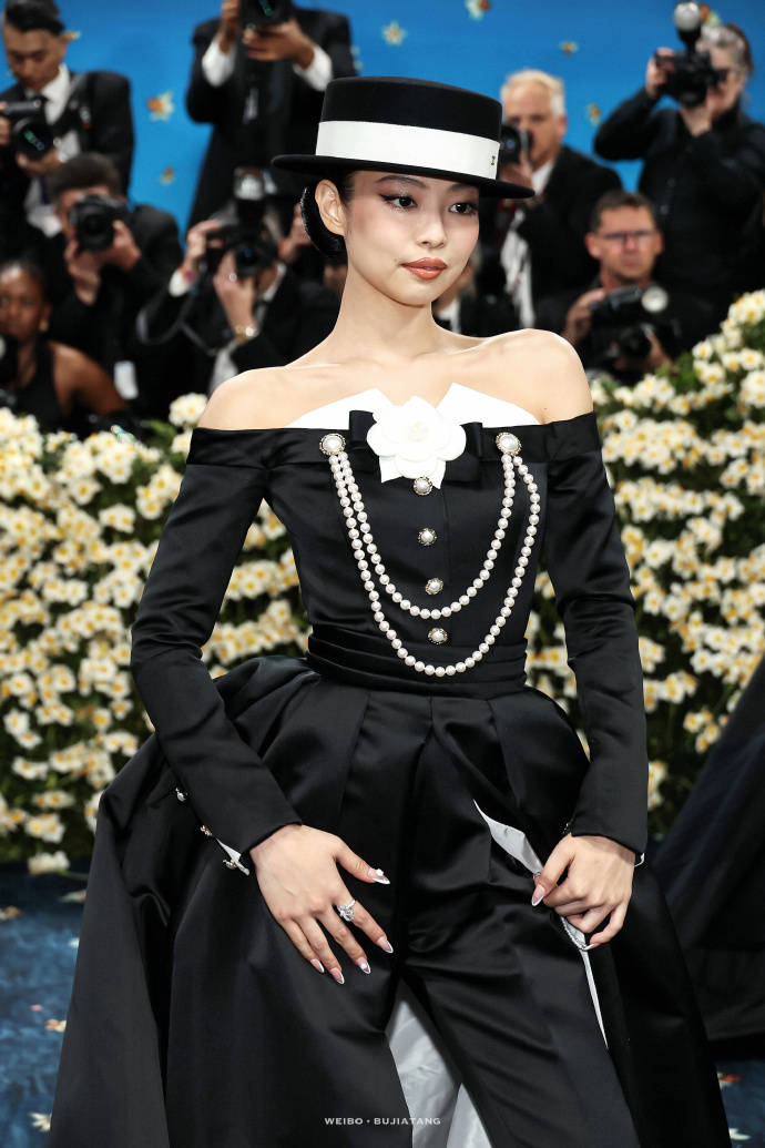Jennie连续三年出席MetGala,获海外媒体盛赞插图3 Jennie连续三年出席MetGala,获海外媒体盛赞插图3