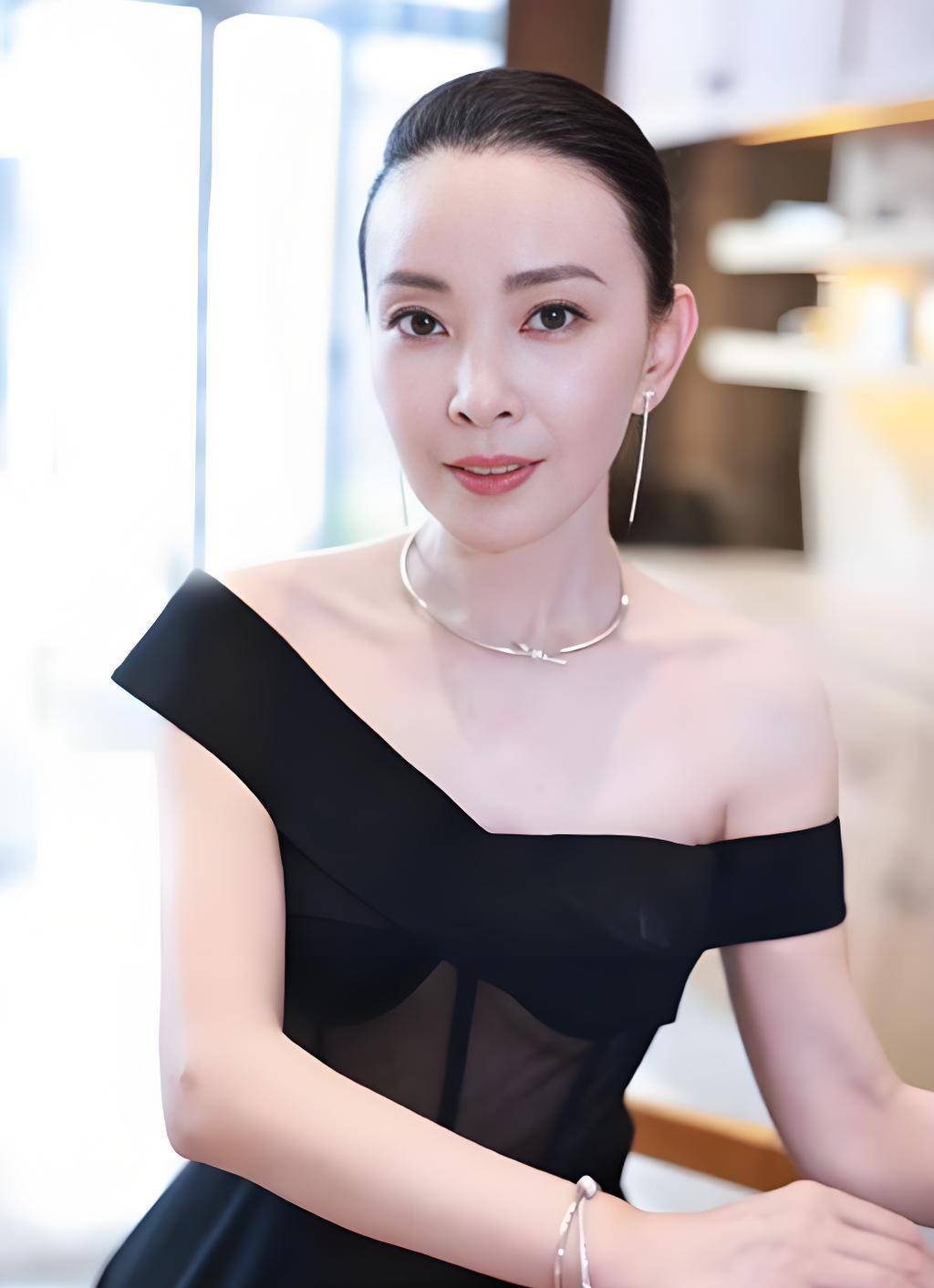 原创吴越刘威葳等5位女演员未婚照样活得精彩生活自如