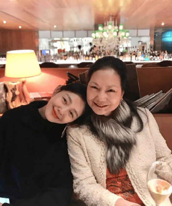 母亲回答如果长子在北京：我不知道，他举起了身体