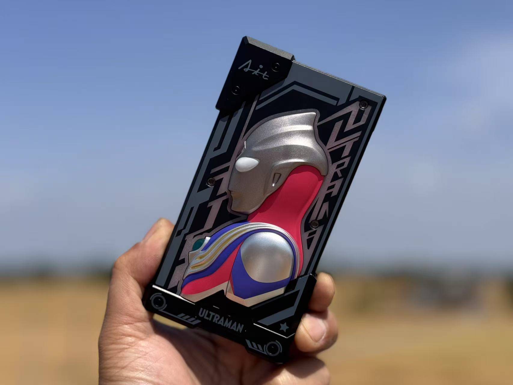 透明机甲下的充电革命——让你的生命中充满光