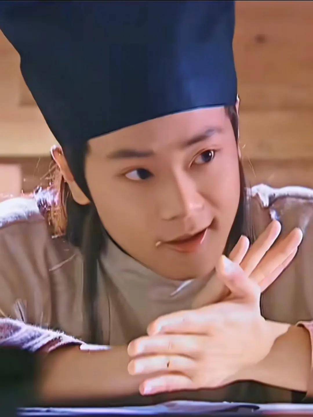 从童年白月光到叔圈新王牌,38岁曹骏凭演技杀疯热搜,成就逆袭之路