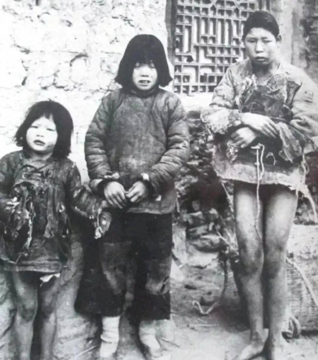 12张老照片了解以前穷人生活靠卖孩子维持生活