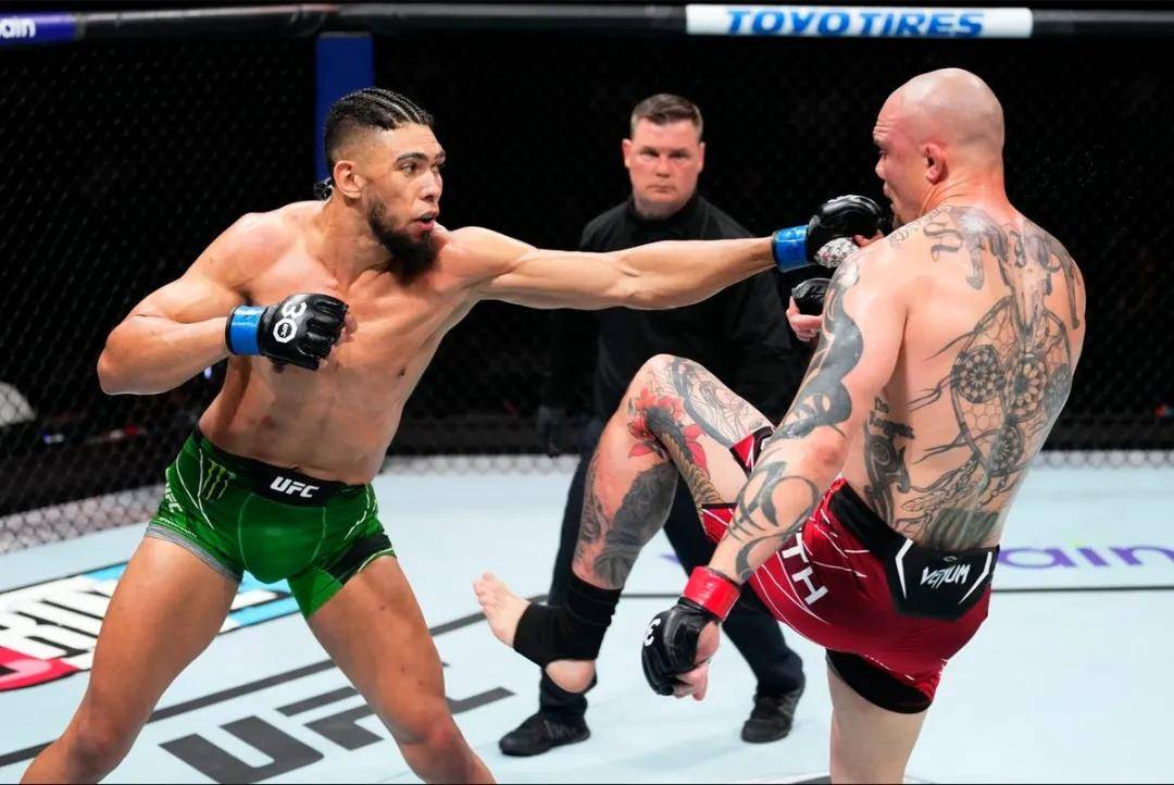 张名扬VS沃克：UFC上海站轻重量级巅峰对决即将上演