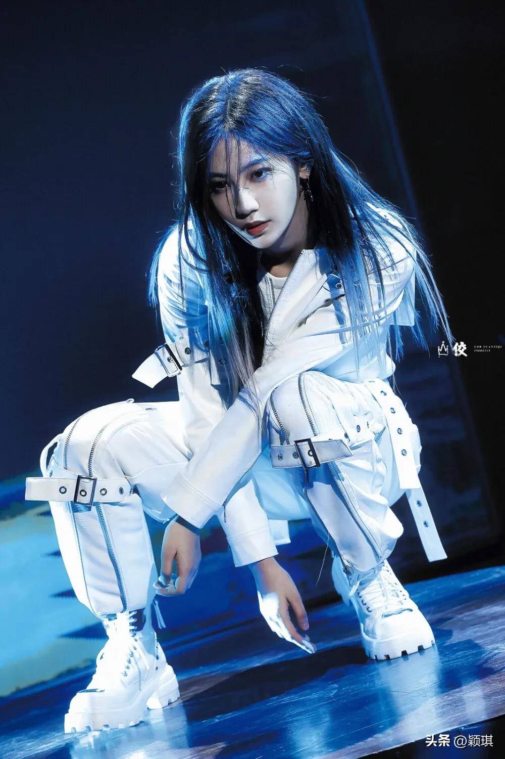 袁一琦后台真情流露:段艺璇就像带刺的玫瑰,美丽又坚韧!