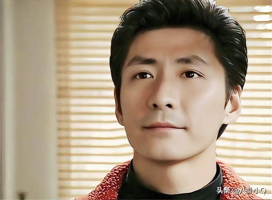 57岁张子健老得认不出,和清华才女老婆甜蜜相伴,女儿像极李婷