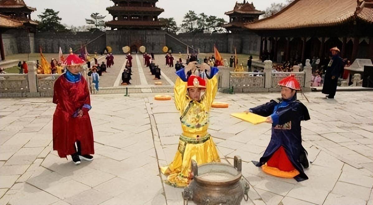 乾隆让道士求雨,道士作法后果然下雨,乾隆:拉出去砍了吧