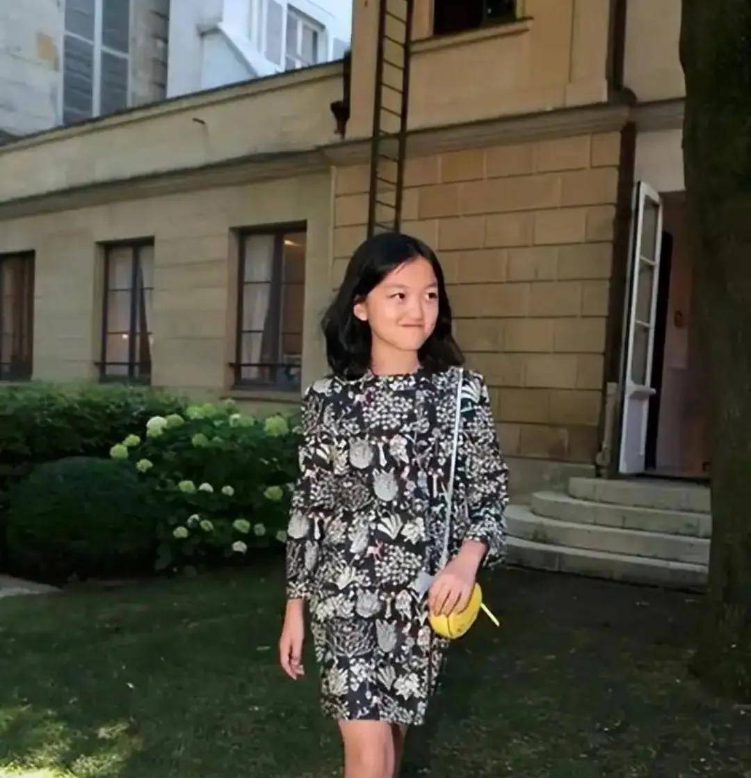 豪门千金破茧成蝶!王菲女儿李嫣回国秀惊艳19岁活出星二代天花板