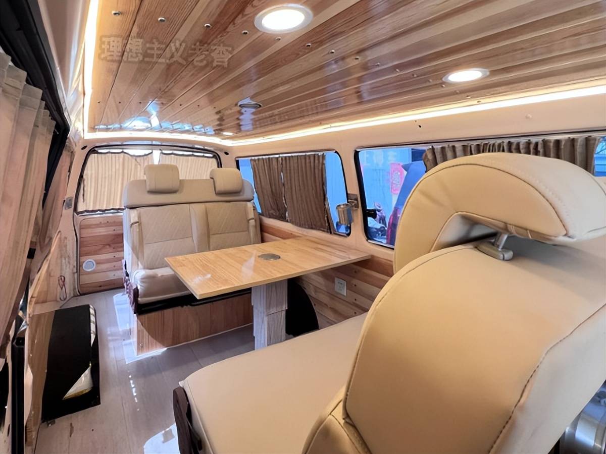 开启移动办公生活,金杯海狮改装实用床车,牛人打造温馨露营车