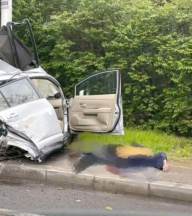 突发!大连西北路惨烈车祸,路人紧急营救血流不止