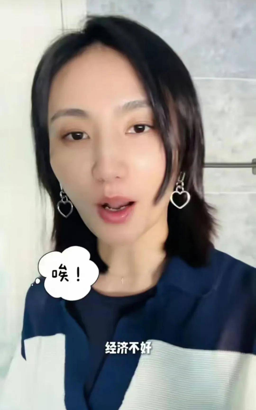 父亲掰开娇妻的双腿