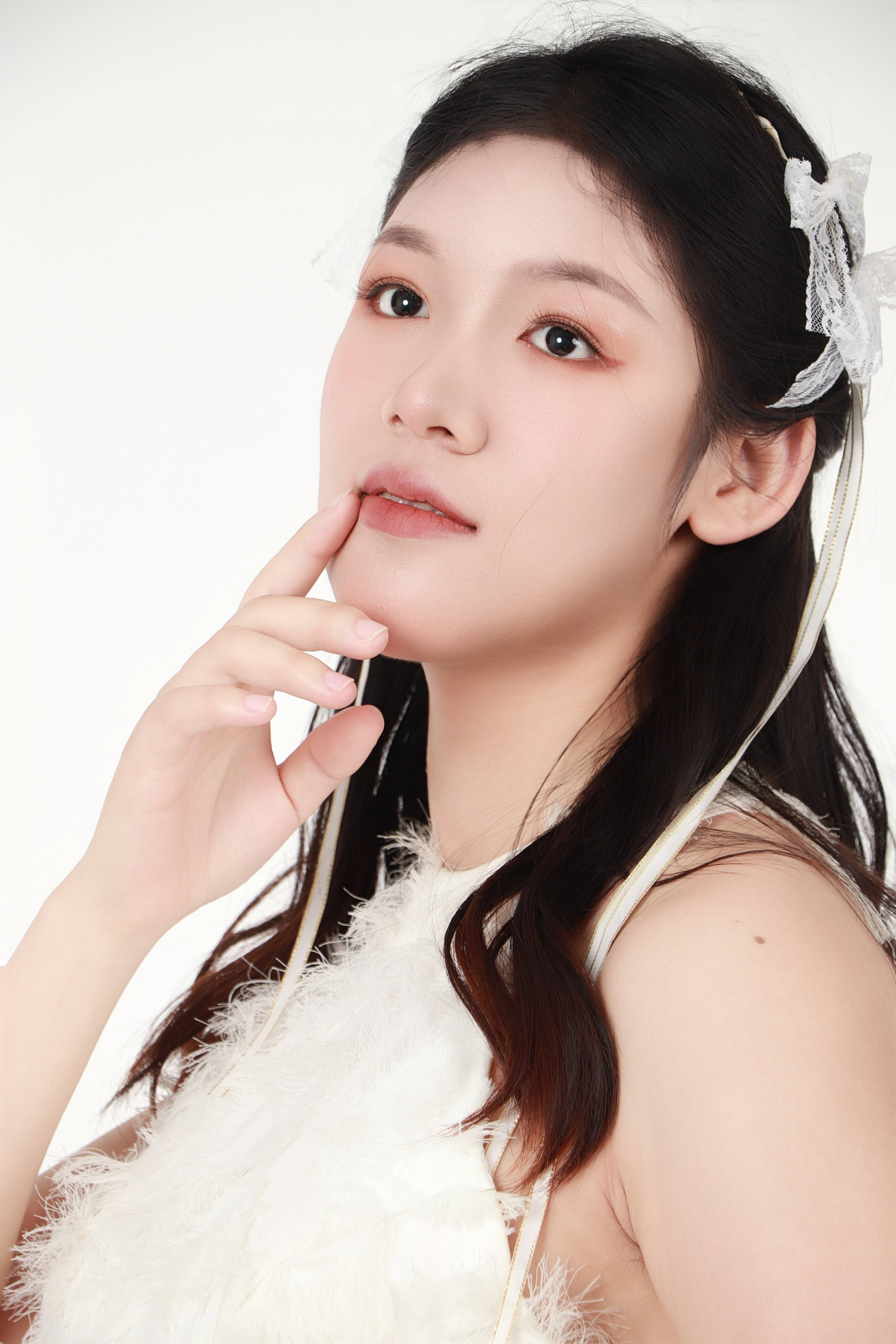 璀璨新星陈依婷:时尚舞台的明日之光