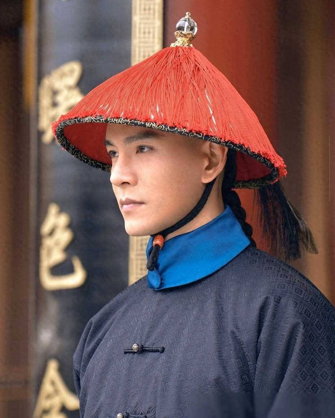 原因在于当时的小李琳事业如日中天远远比经超要出名而她已经离婚