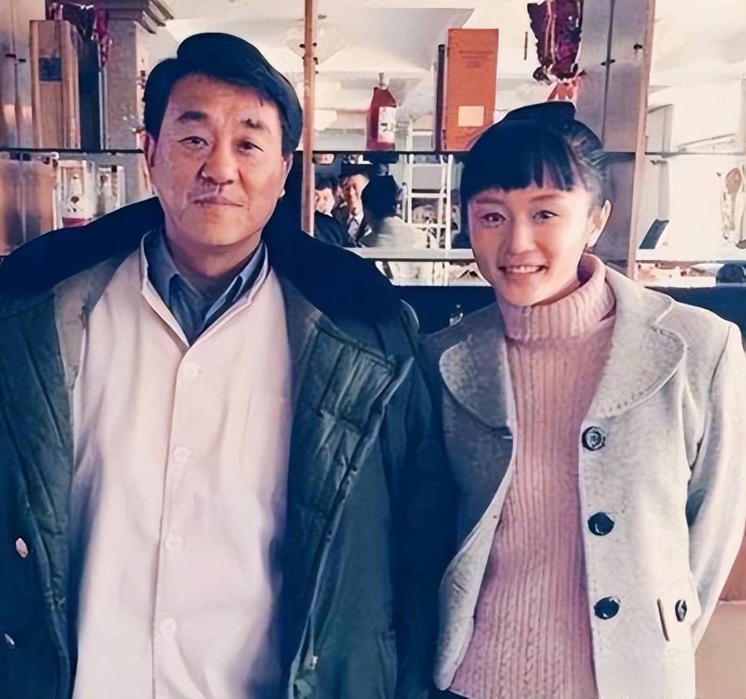 何冰老婆曝光,结婚27年育帅儿子,21岁子承父业走上巅峰