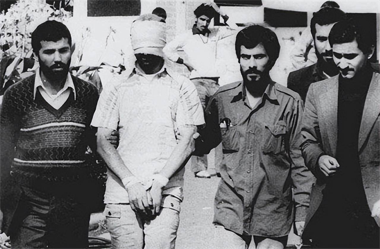 79年伊朗攻占美国大使馆，扣押52名人质当筹码，美特种兵营救失败_搜狐网