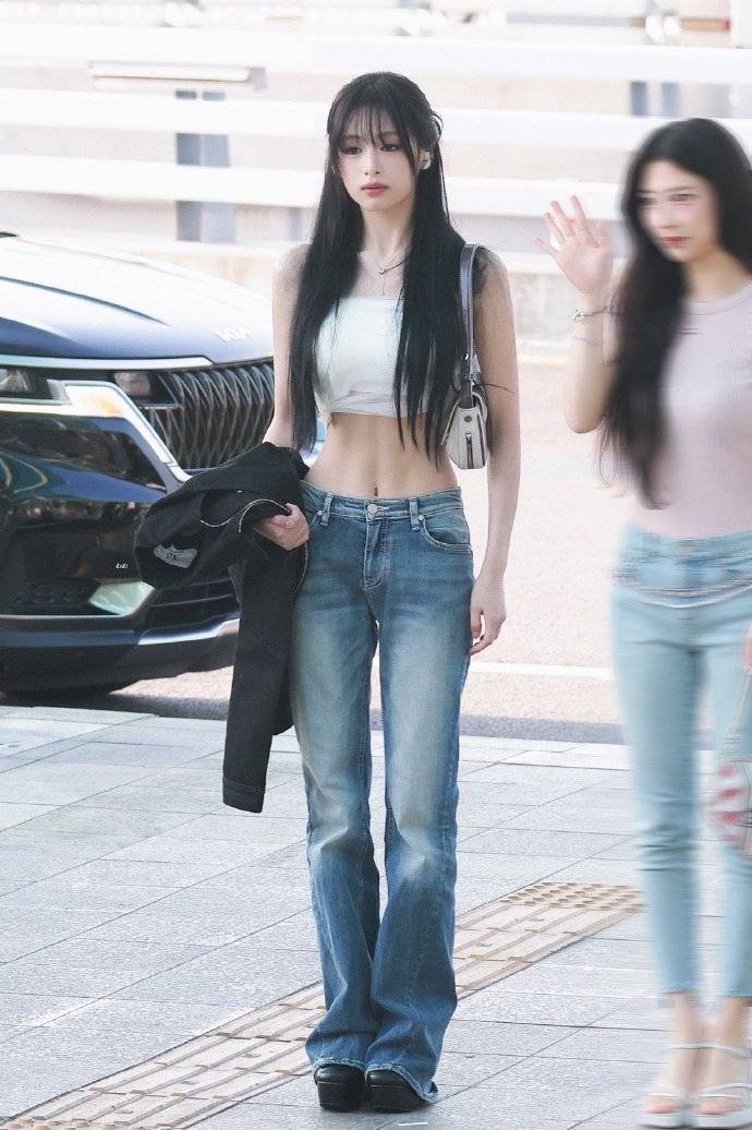 韩女星机场腹肌吸睛,出道前每天狂练800个腹肌运动 插图9 韩女星机场腹肌吸睛,出道前每天狂练800个腹肌运动 插图9
