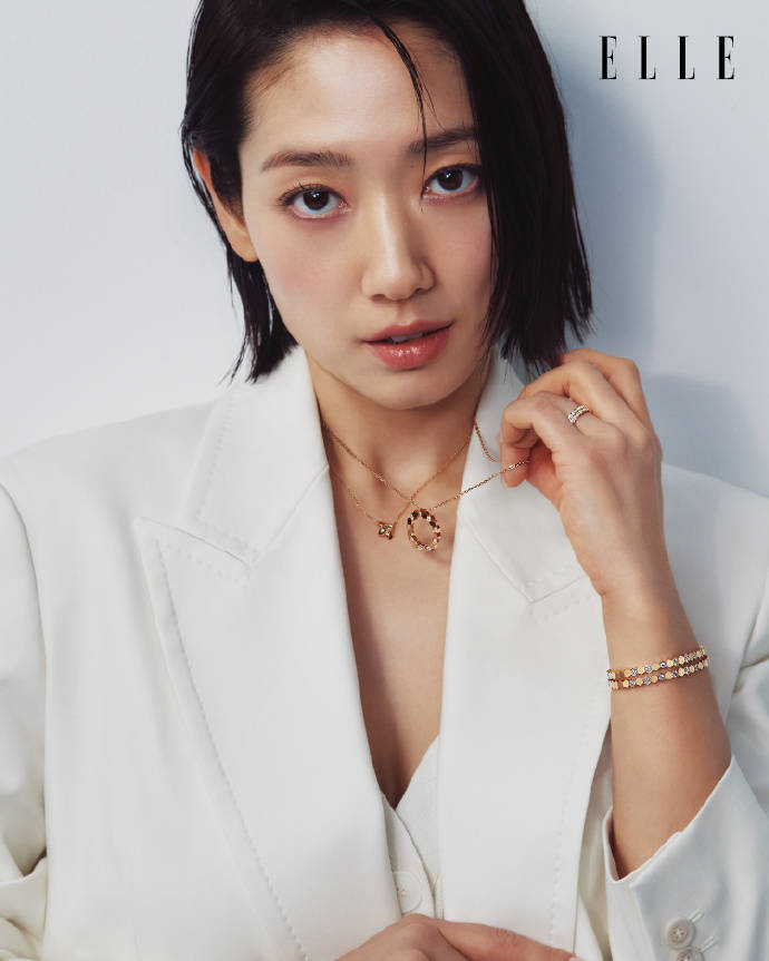韩国知名女星登上香港时尚杂志封面,分享演员生涯感悟 插图11 韩国知名女星登上香港时尚杂志封面,分享演员生涯感悟 插图11