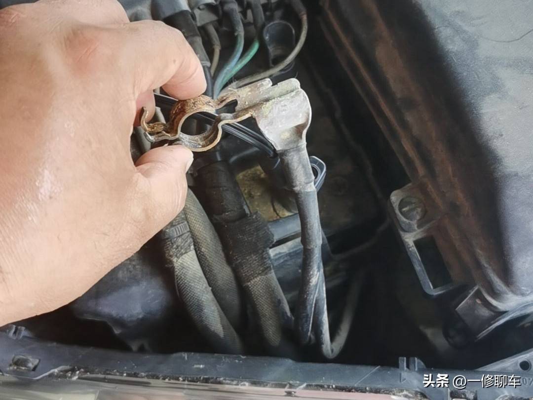 汽车电瓶用的时间短？只要做到这三点，电瓶8年不用换。