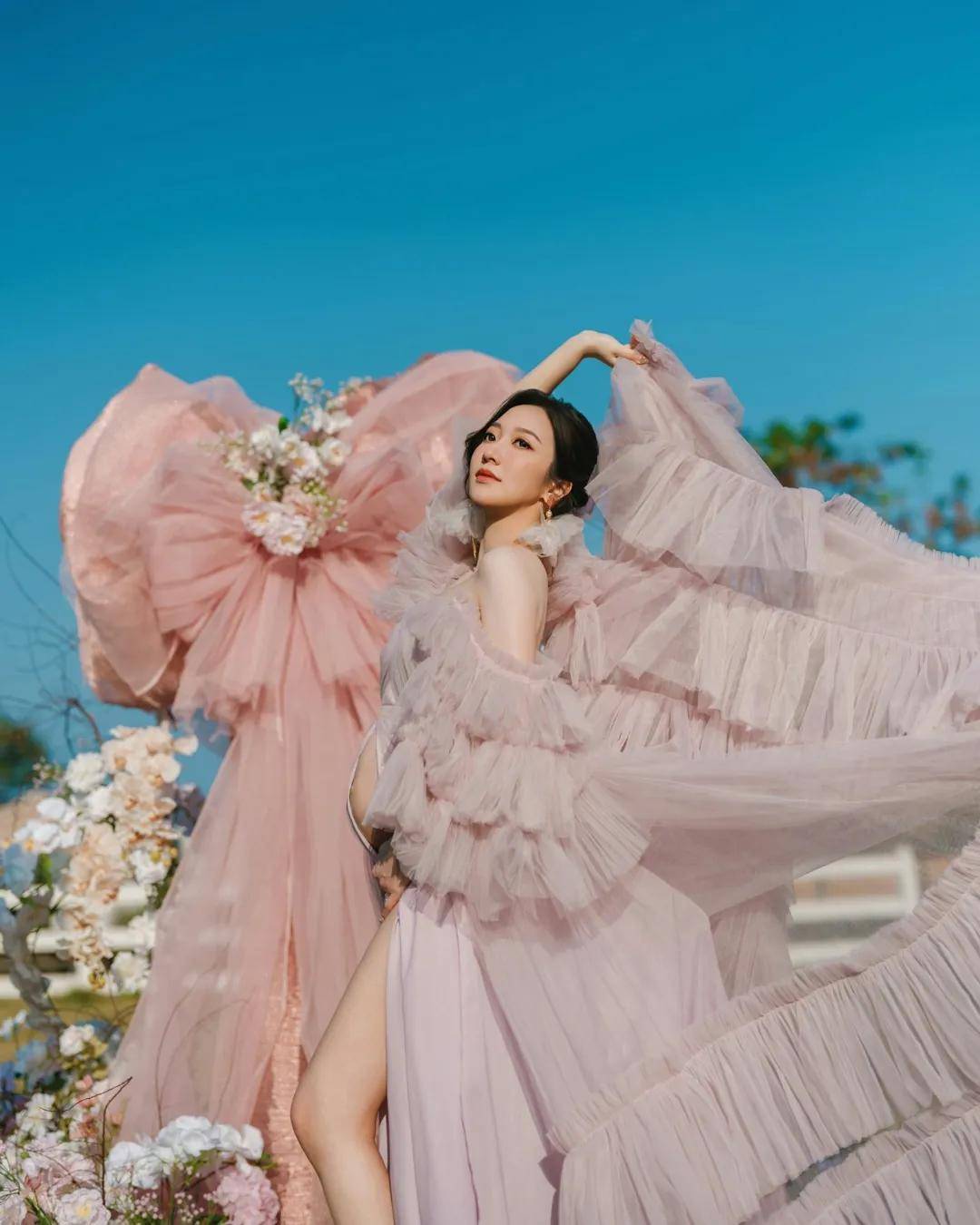 据知何依婷老公cedric是富二代从事物流业她曾透露