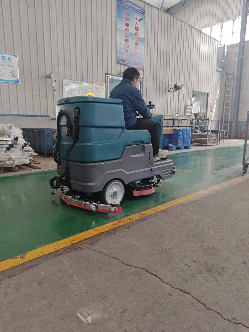 仓库清洁难题如何破驾驶式洗地车让3000㎡车间焕新只需2小时