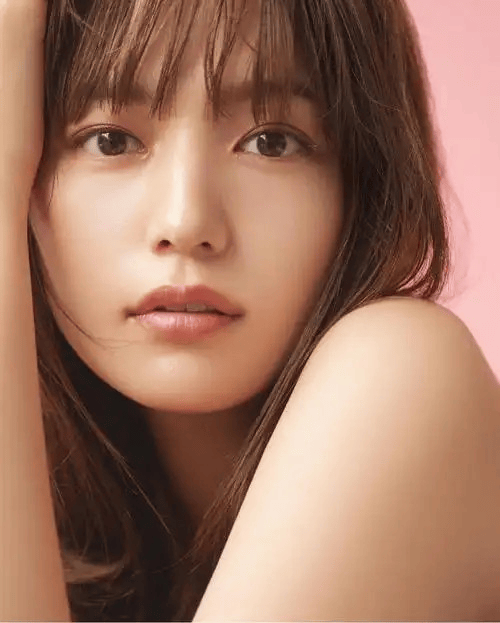 川口春奈，在镜头前始终光彩照人 - 魅力时尚
