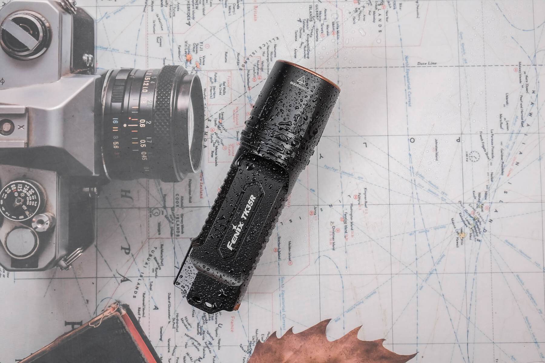 碾压级亮度，5800流明+610米远射程，这款战术手电让黑夜无所遁形