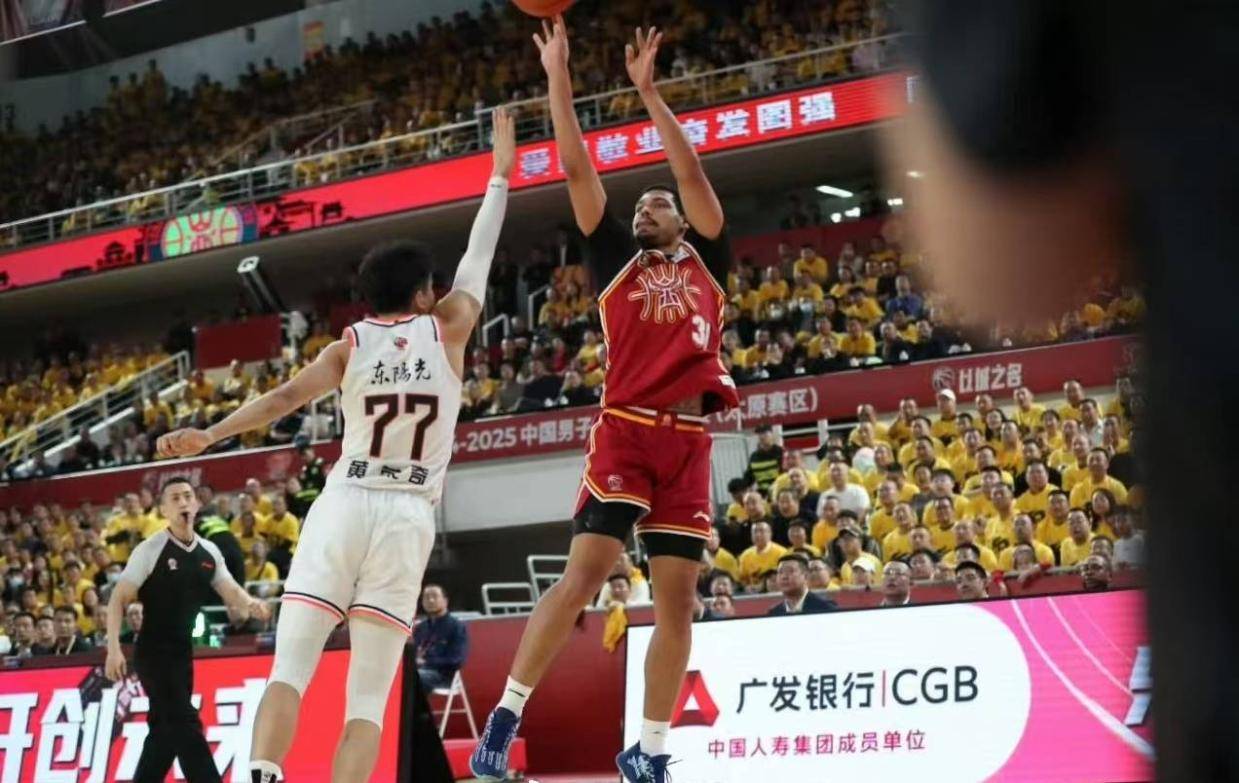 想回中国打球，广东新小外或锁定，29岁，多次夺冠，特点契合徐杰