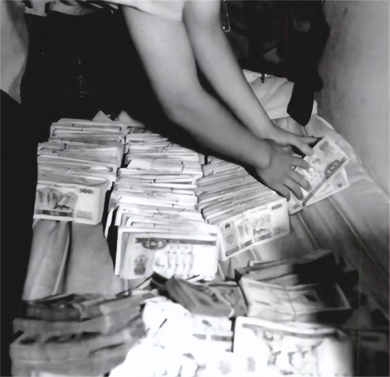 谢宗芬试探性地问:"你听说边疆宾馆的抢