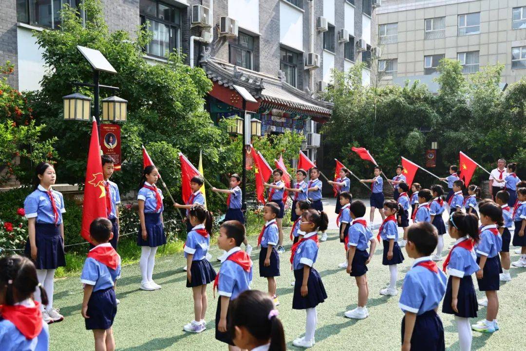 北京市海淀区民族小学新队员入队仪式隆重举行