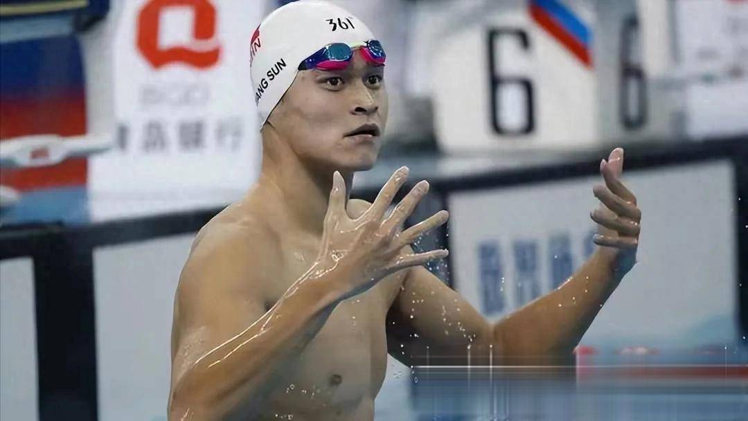 孙杨的泳坛传奇与反思：中国体育体制的挑战与变革
