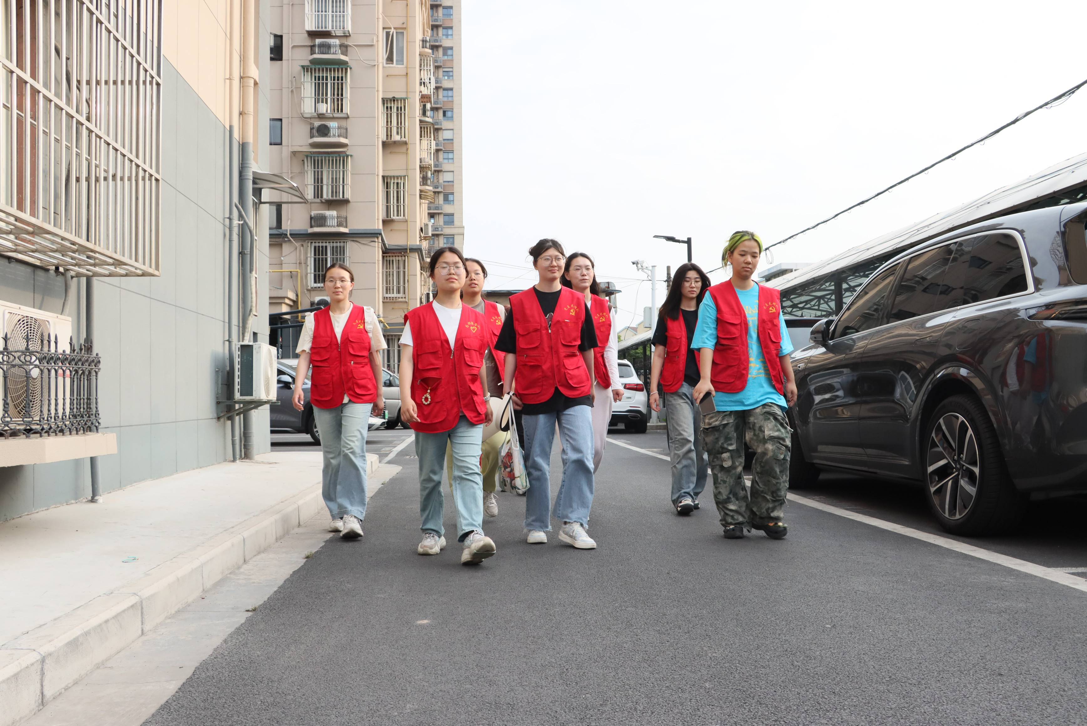 "康邻有我"青年志愿者爱心鸡蛋送上门,情暖耄耋