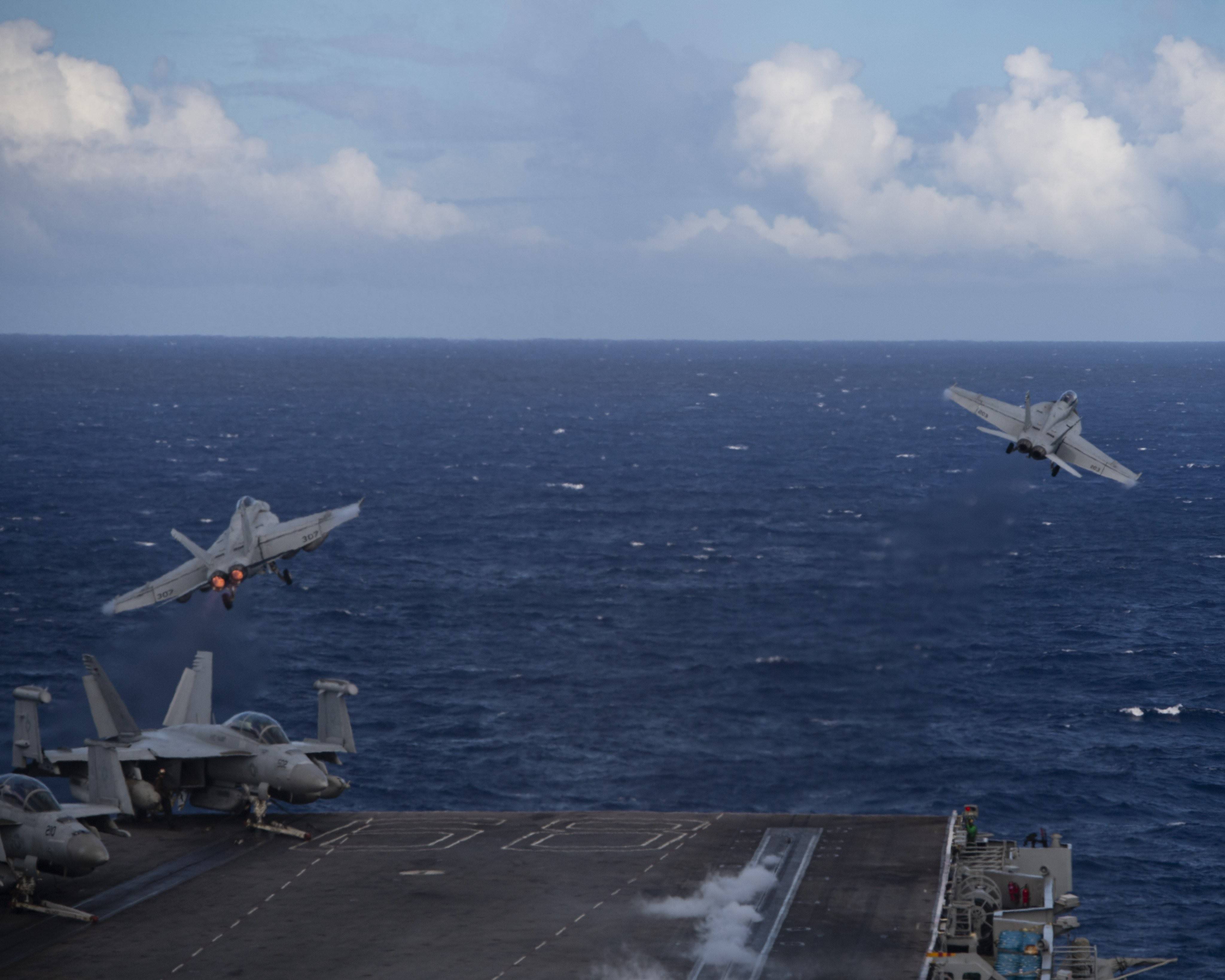 美航母打击群再闯南海,恶人先告状,美防长:中国威胁真实存在