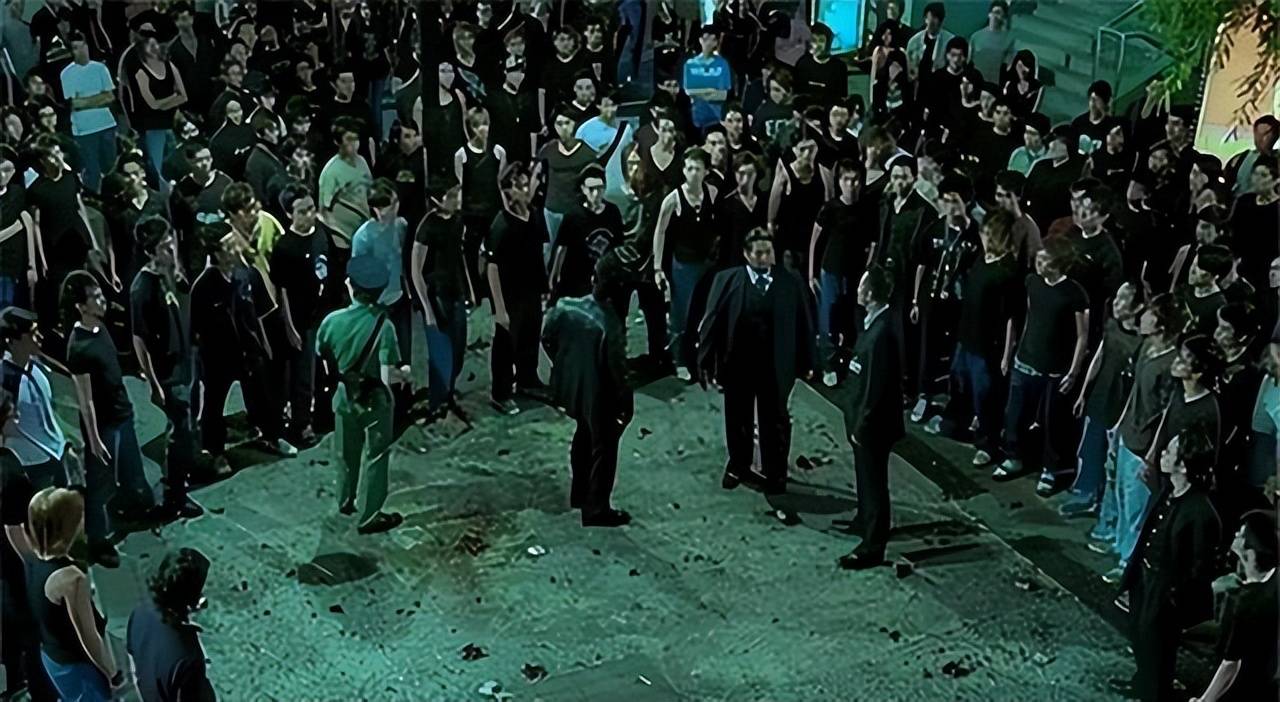 他是京圈黑老大,曾拿手雷硬刚张子强,深圳地头蛇也被踩在脚下