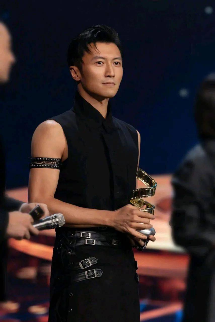 为什么说谢霆锋才是男人中的王者?不想当歌手的演员不是好厨师!