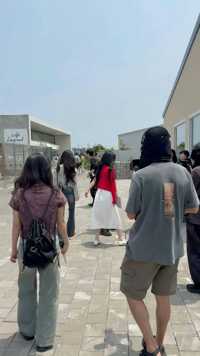 济州岛偶遇叶舒华登上热搜，网友：“女团门面名副其实” 插图3