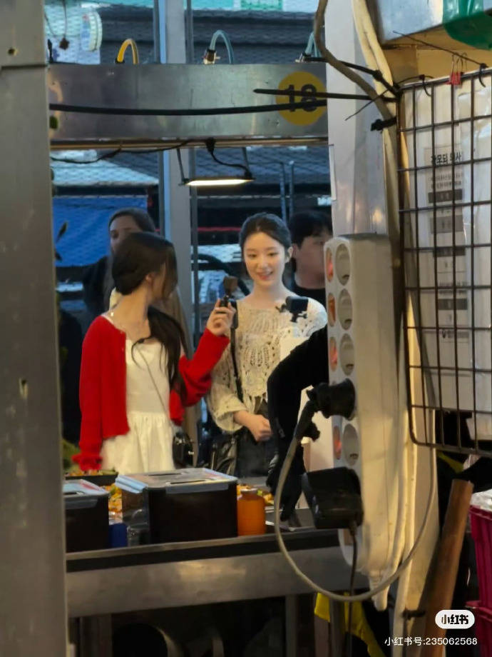 济州岛偶遇叶舒华登上热搜，网友：“女团门面名副其实” 插图1