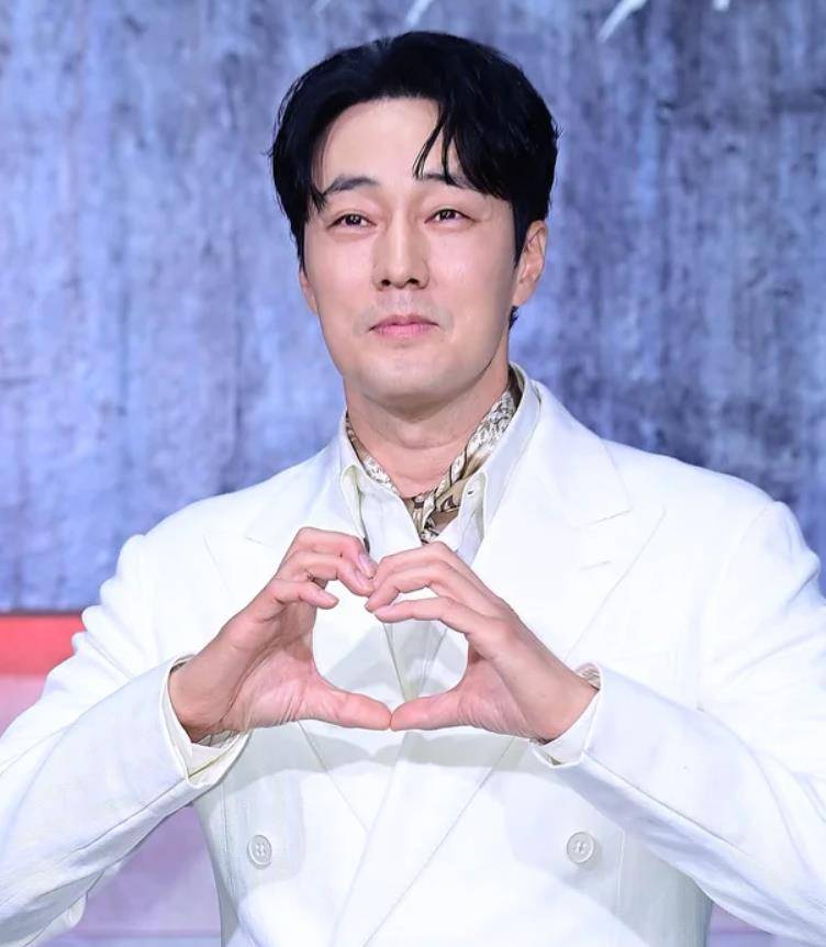 韩国知名男星结婚5年“宠妻”回答:“结婚满意度1000%” 插图2 韩国知名男星结婚5年“宠妻”回答:“结婚满意度1000%” 插图2