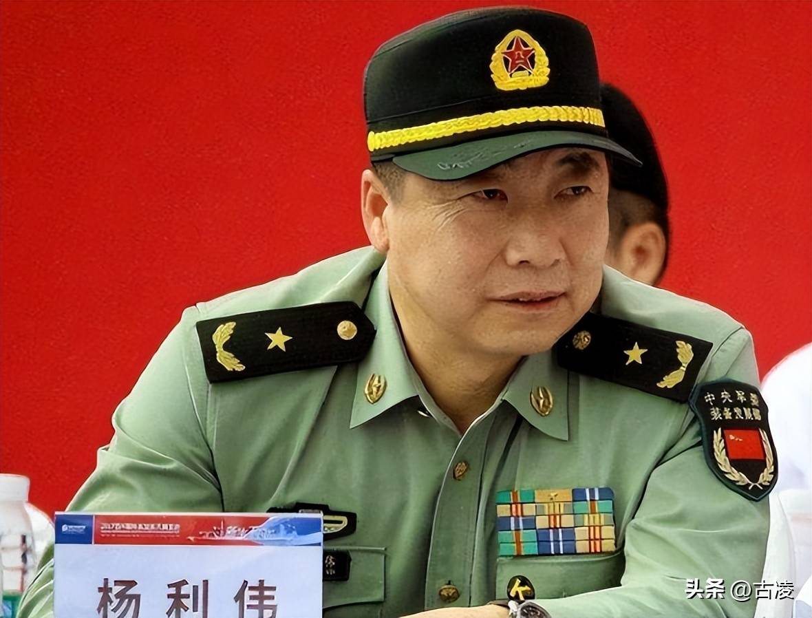 我国共13人上过太空，为何仅这2人被授予“航天英雄”？