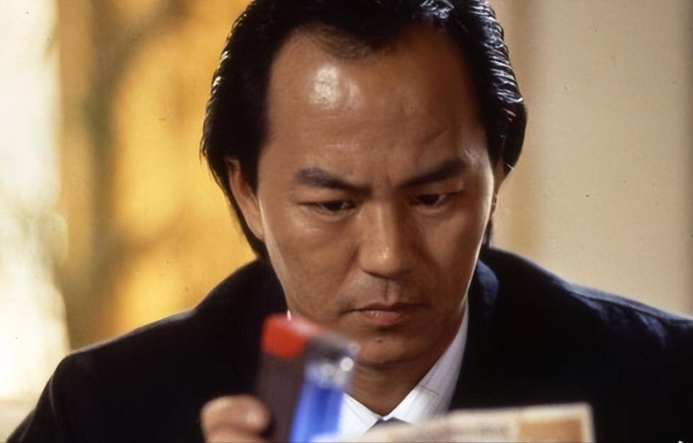 狄龙现状曝光,79岁老态尽显,儿子成视帝,孙辈像父亲