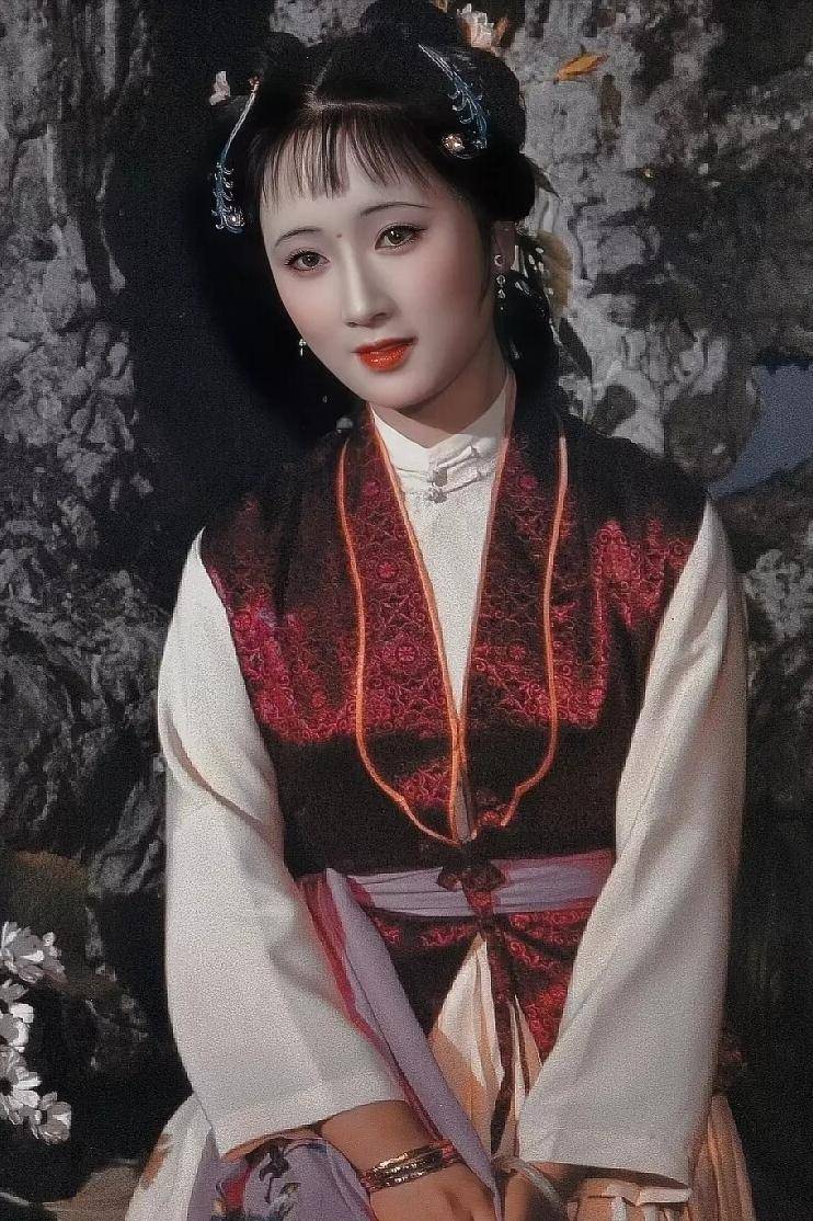 《红楼梦》里不熟悉,戏外却走到一起成真夫妻!