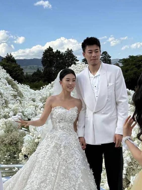 顶奢！张镇麟娶中传白富美办丽江婚礼，郭士强郭艾伦到场队友未到